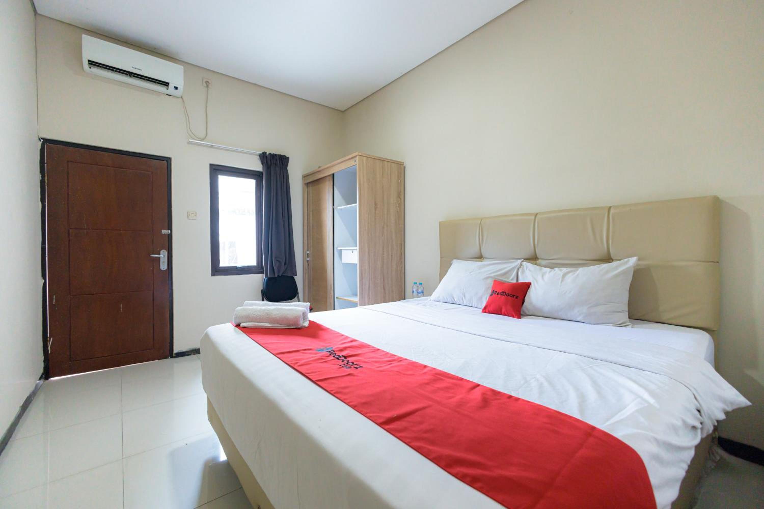 RedDoorz at Osuko Residence Sukomanunggal Jaya