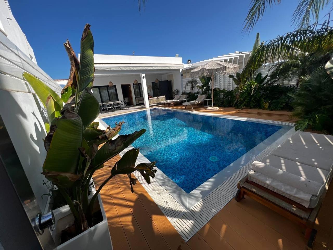 Hotel Crystal-Blue-Villa Protaras - Image 1