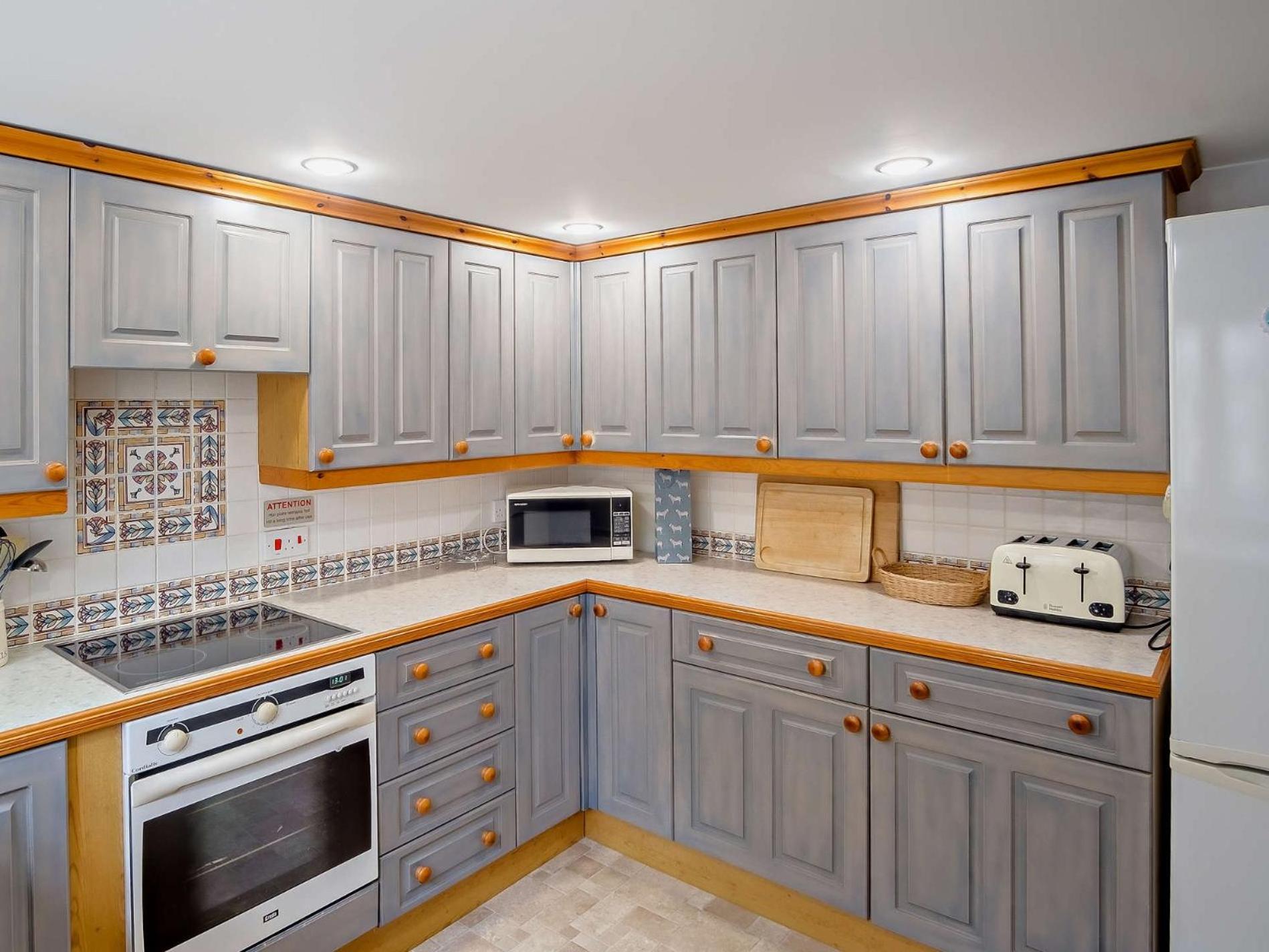 3 Bed in Niton Undercliff oc-ic125 view 2
