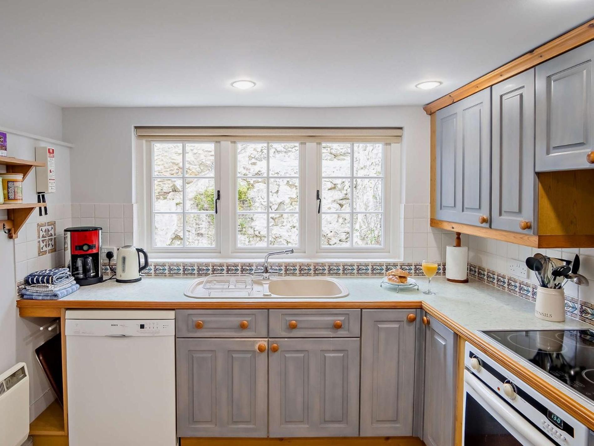 3 Bed in Niton Undercliff oc-ic125 view 3