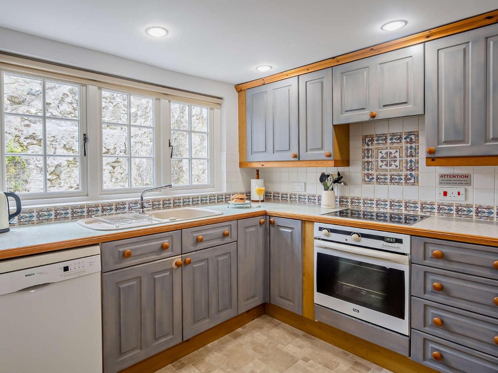 3 Bed in Niton Undercliff oc-ic125 view 4