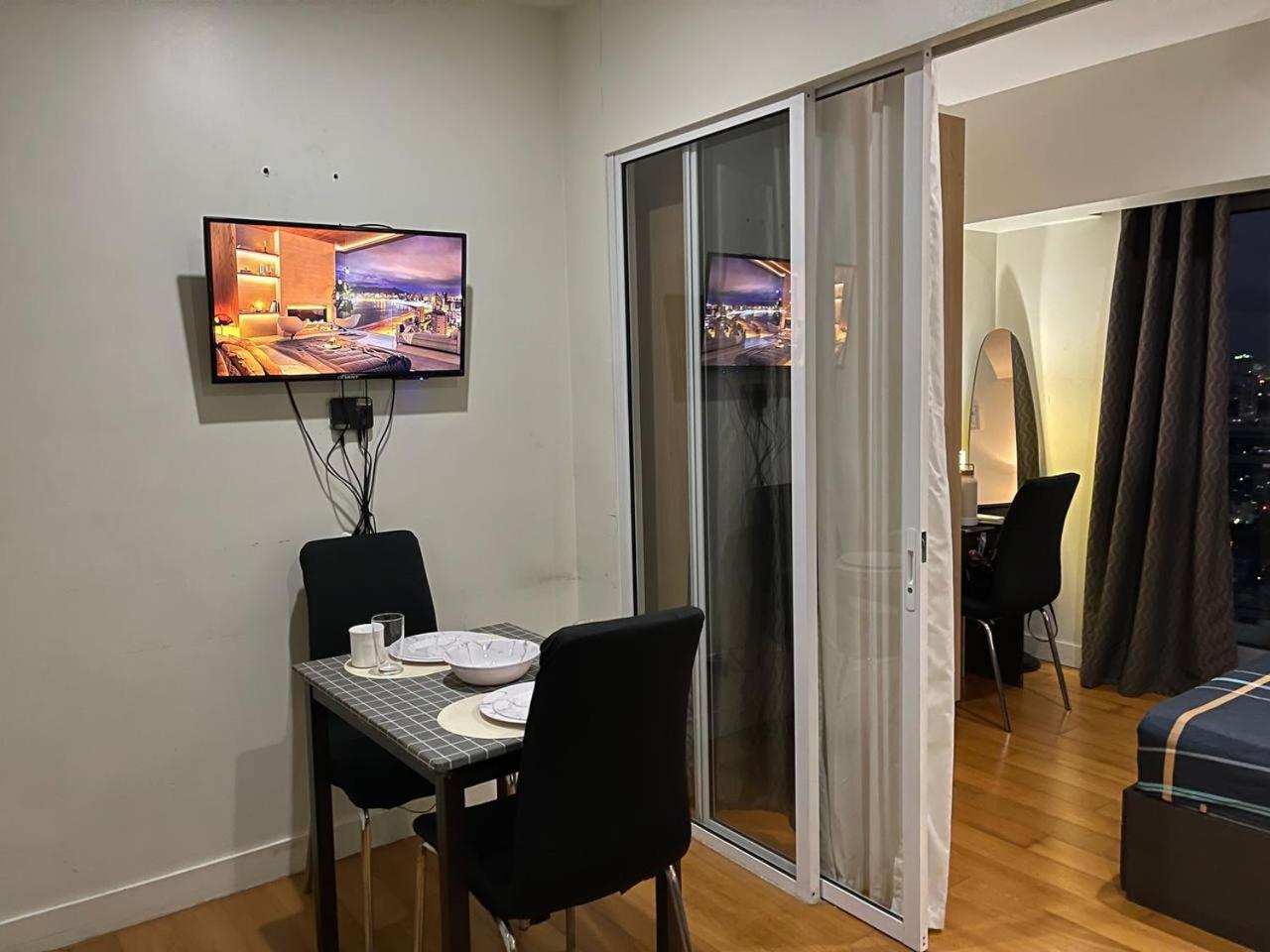 Homey 1BR Acqua Livingstone with Netflix, Pool & Gym view 5