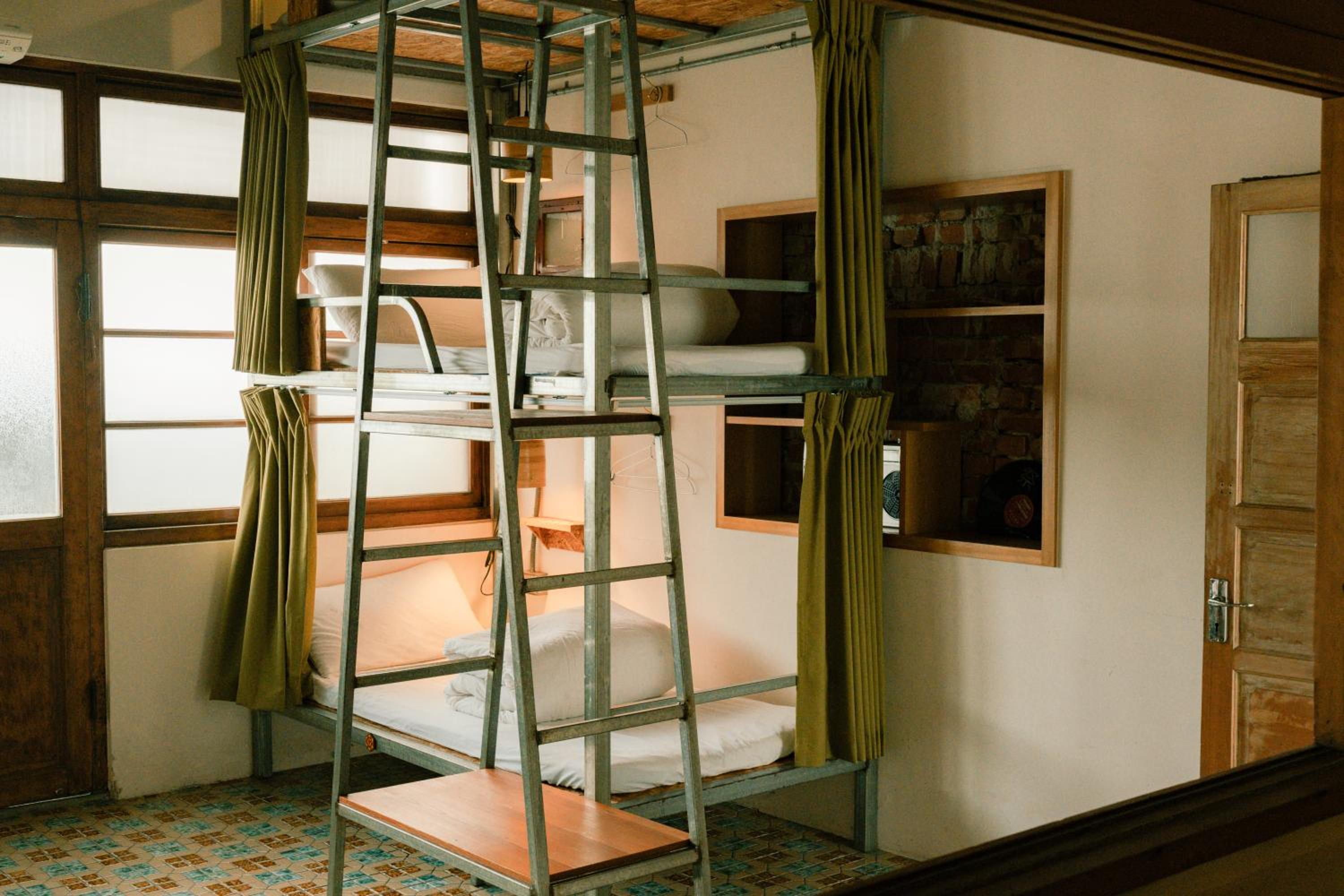365.Hostel