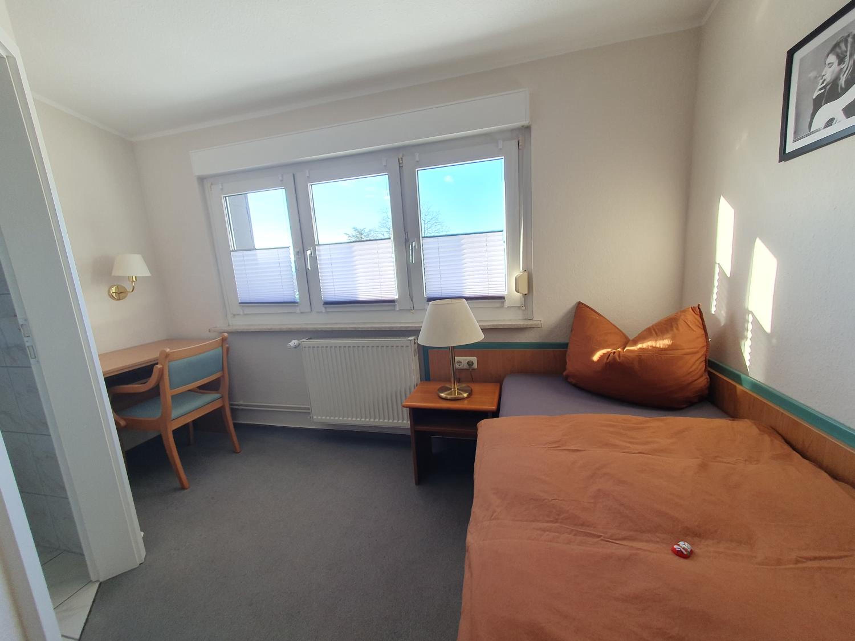 Neumuhler Hof- Ferienwohnung "Thomas" 3 Zimmer,3 Bader mit Dusche, kostenfreie Parkplatze vor dem Haus - Property Image 3