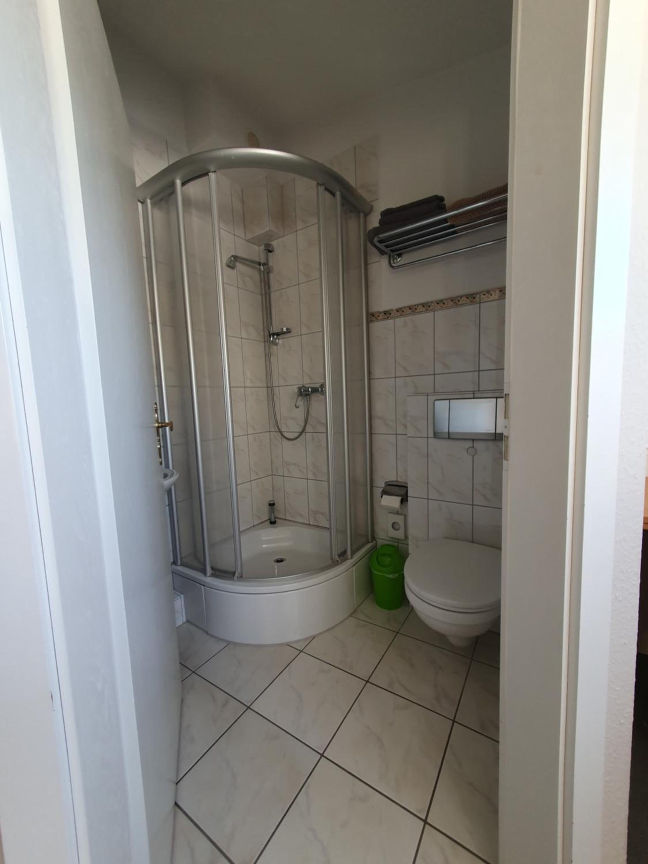 Neumuhler Hof- Ferienwohnung "Thomas" 3 Zimmer,3 Bader mit Dusche, kostenfreie Parkplatze vor dem Haus - Property Image 4