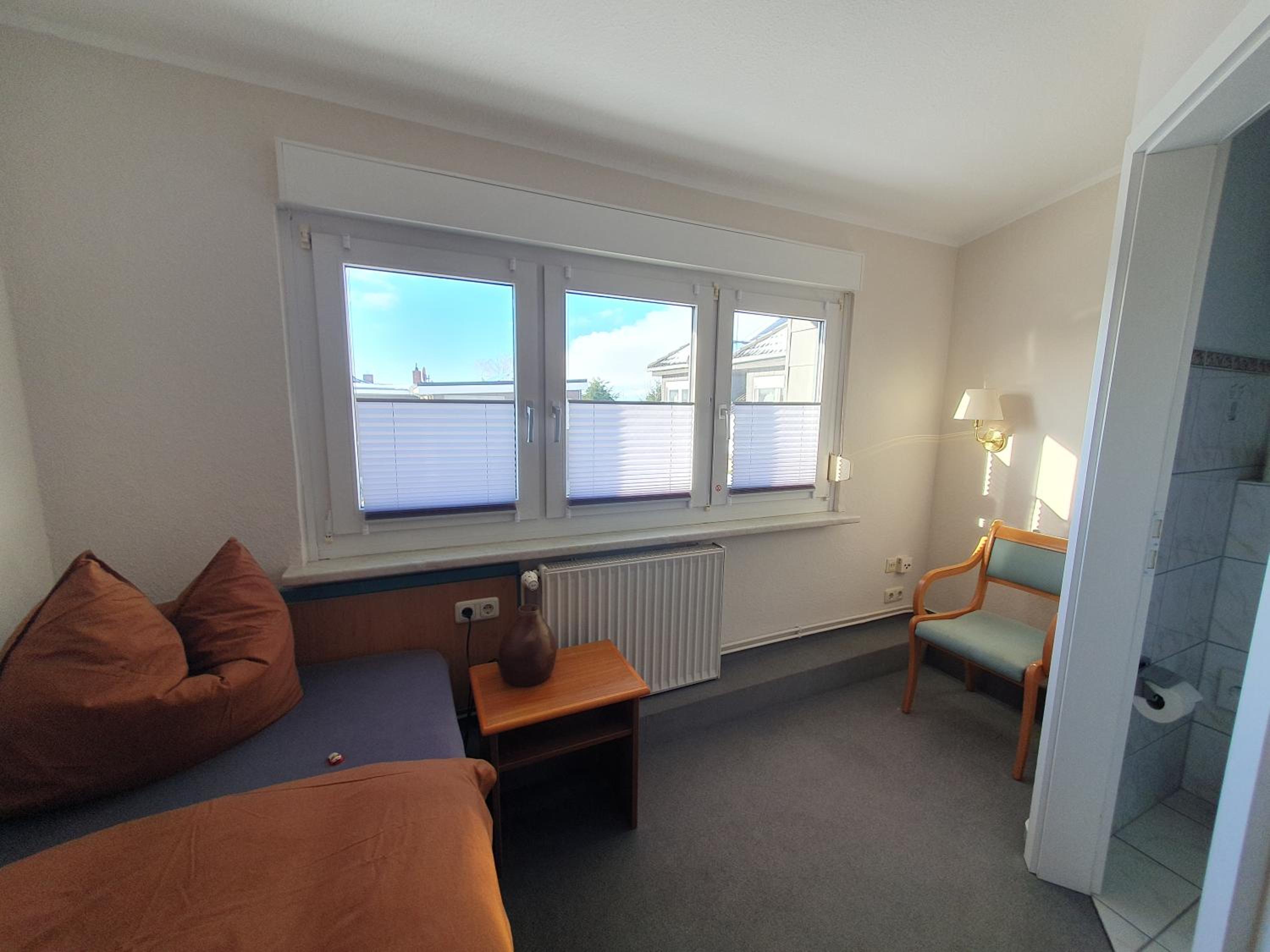 Neumuhler Hof- Ferienwohnung "Thomas" 3 Zimmer,3 Bader mit Dusche, kostenfreie Parkplatze vor dem Haus - Property Image 9