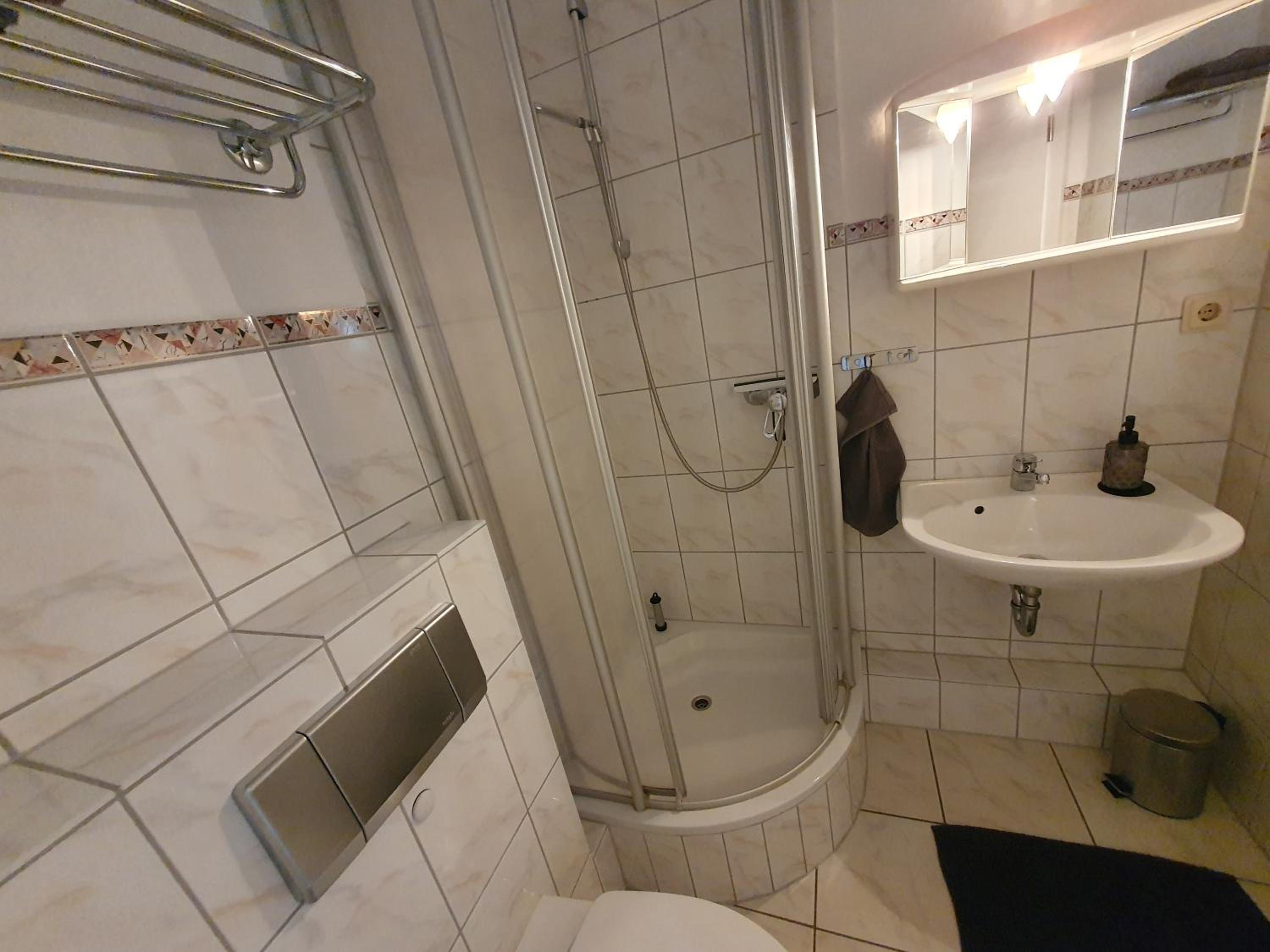 Neumuhler Hof- Ferienwohnung "Thomas" 3 Zimmer,3 Bader mit Dusche, kostenfreie Parkplatze vor dem Haus - Property Image 1