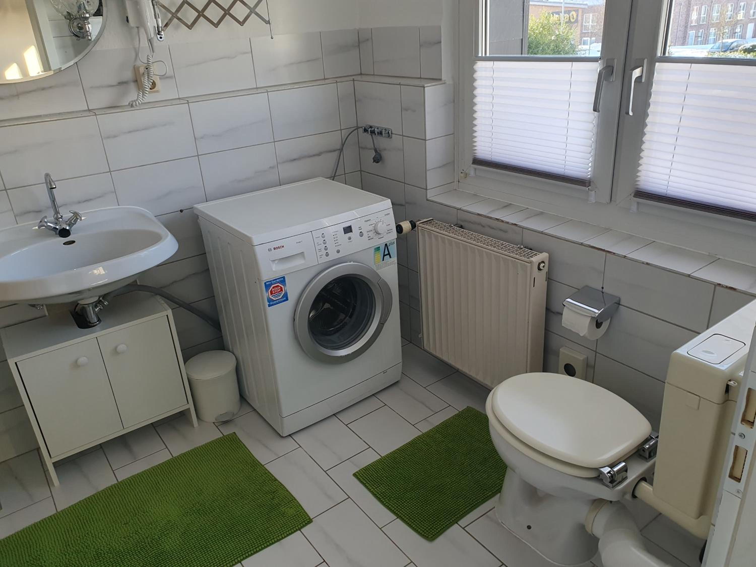 Neumuhler Hof- Ferienwohnung "Thomas" 3 Zimmer,3 Bader mit Dusche, kostenfreie Parkplatze vor dem Haus - Property Image 37