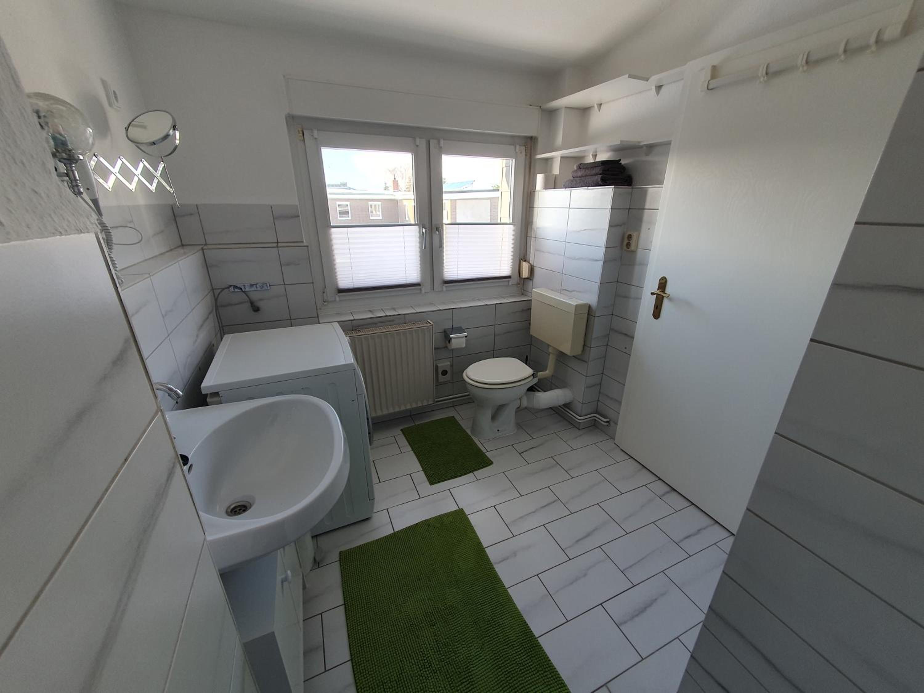 Neumuhler Hof- Ferienwohnung "Thomas" 3 Zimmer,3 Bader mit Dusche, kostenfreie Parkplatze vor dem Haus - Property Image 36