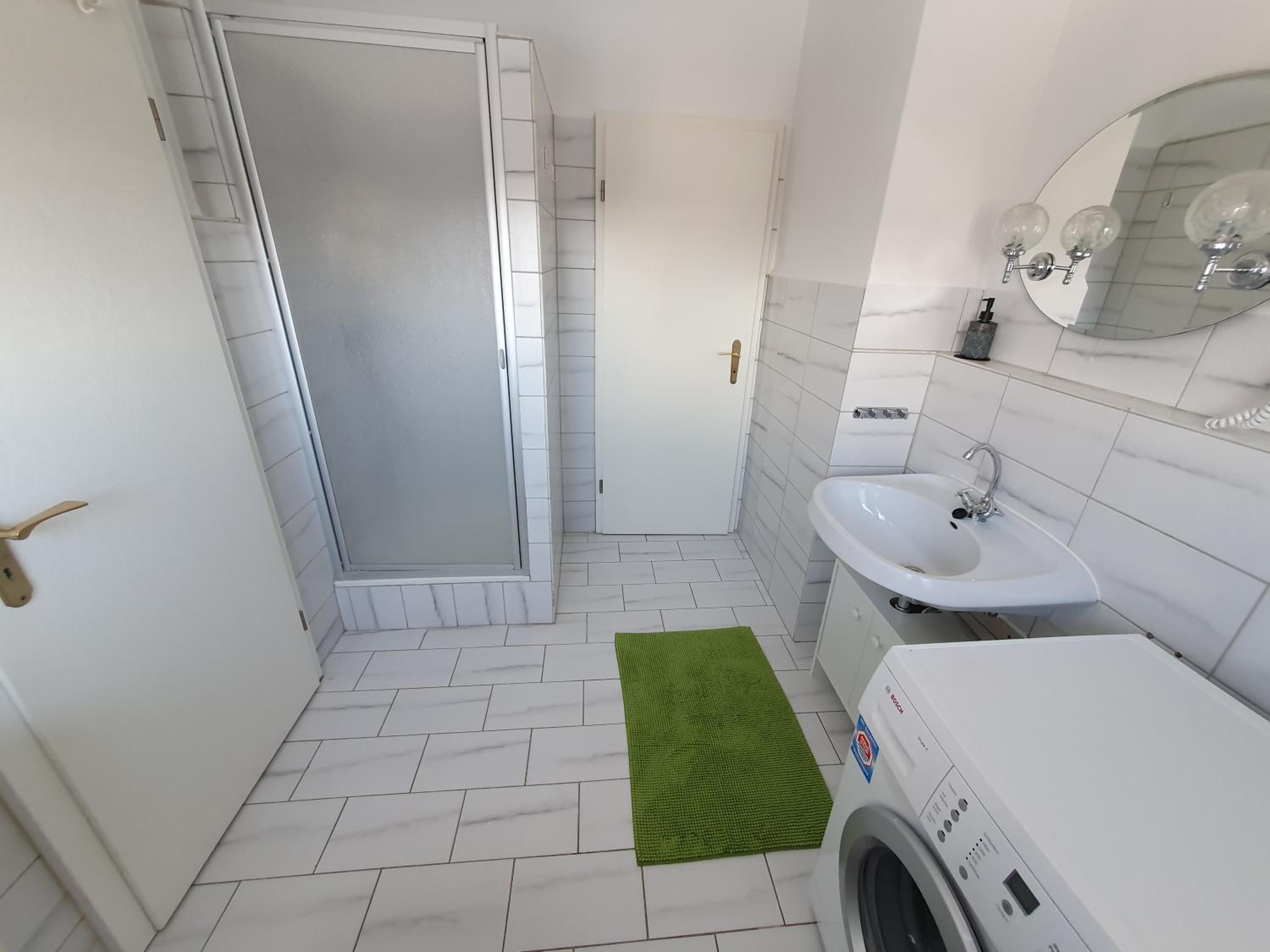 Neumuhler Hof- Ferienwohnung "Thomas" 3 Zimmer,3 Bader mit Dusche, kostenfreie Parkplatze vor dem Haus - Property Image 19