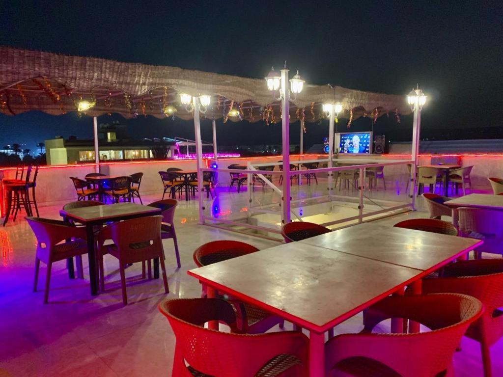 Khufu Pyramids Hotel