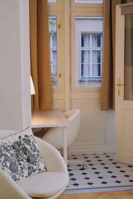 NEW! Mucha 3BDR Flat in HEART of the City Center