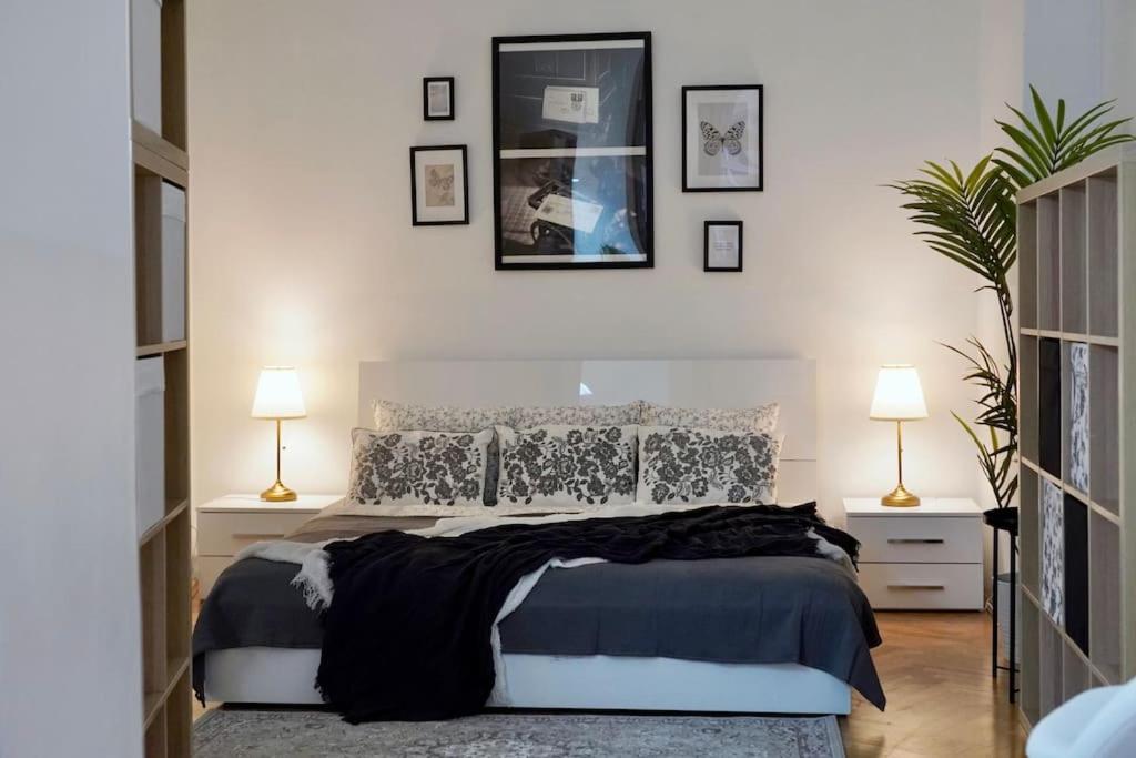 NEW! Mucha 3BDR Flat in HEART of the City Center