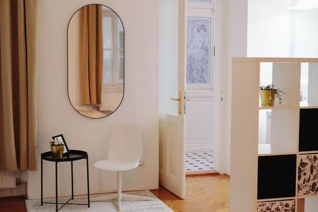 NEW! Mucha 3BDR Flat in HEART of the City Center