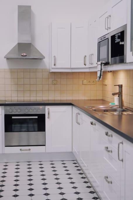 NEW! Mucha 3BDR Flat in HEART of the City Center
