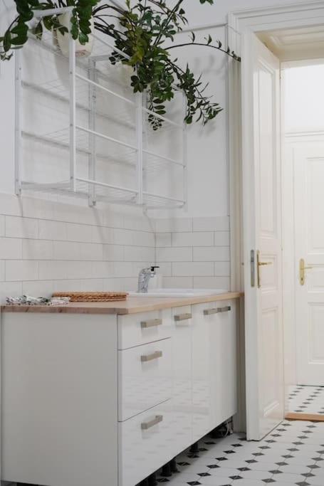 NEW! Mucha 3BDR Flat in HEART of the City Center