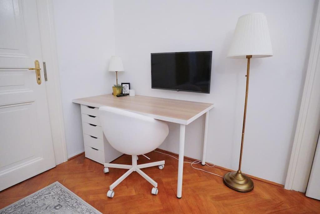 NEW! Mucha 3BDR Flat in HEART of the City Center