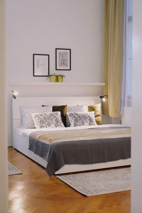 NEW! Mucha 3BDR Flat in HEART of the City Center