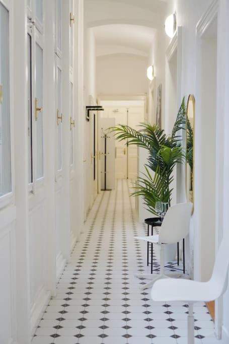NEW! Mucha 3BDR Flat in HEART of the City Center