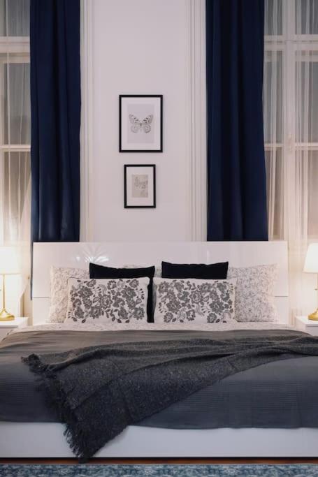 NEW! Mucha 3BDR Flat in HEART of the City Center