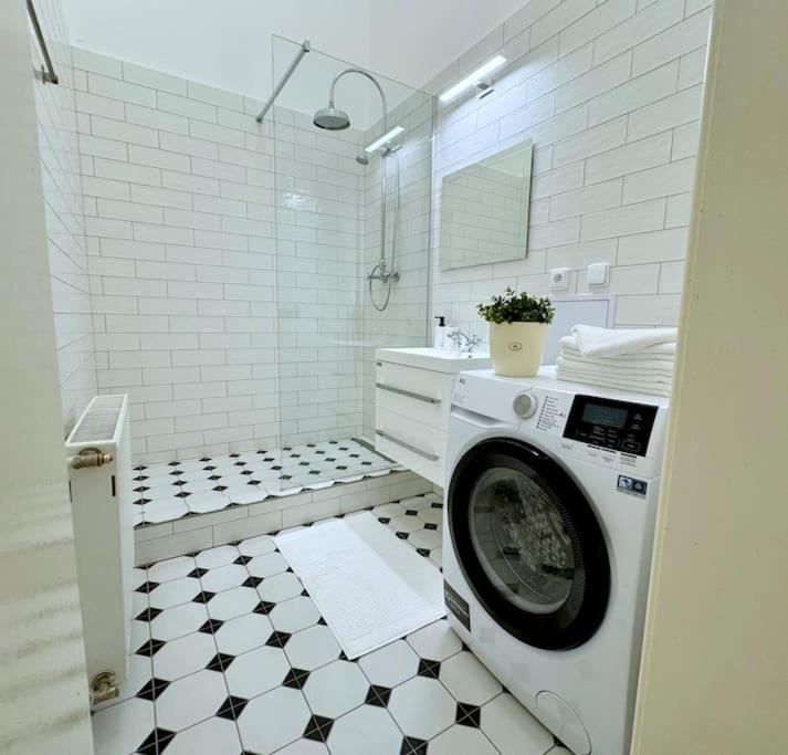 NEW! Mucha 3BDR Flat in HEART of the City Center