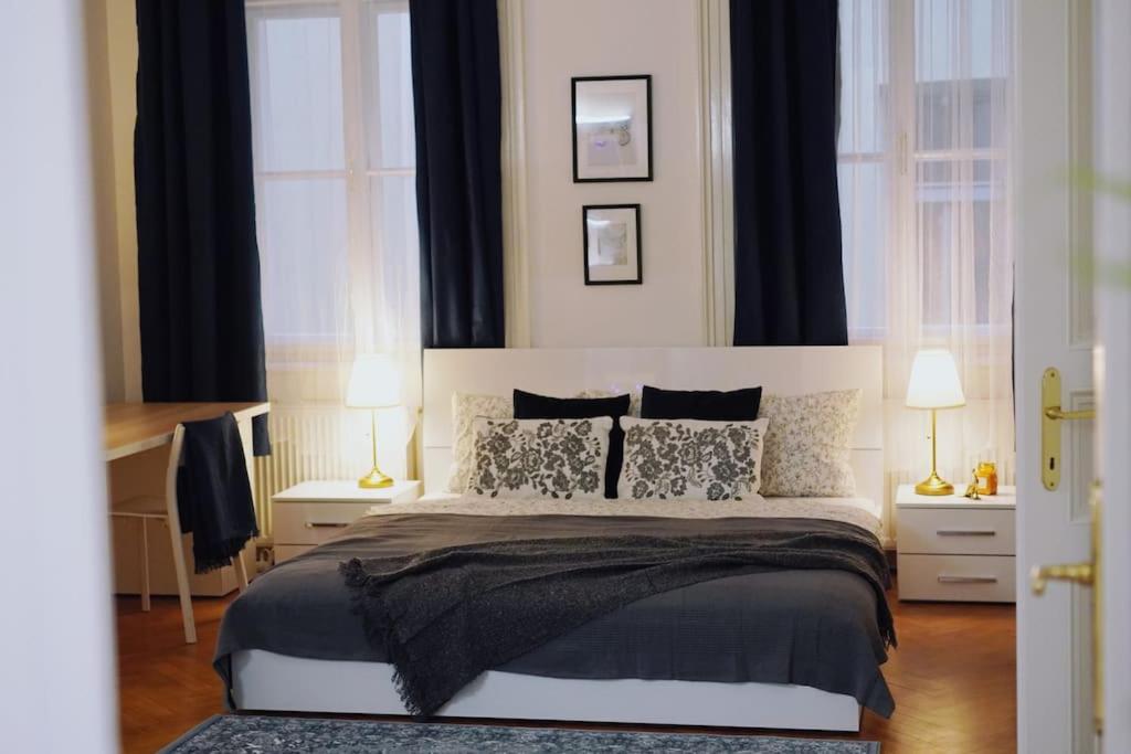 NEW! Mucha 3BDR Flat in HEART of the City Center