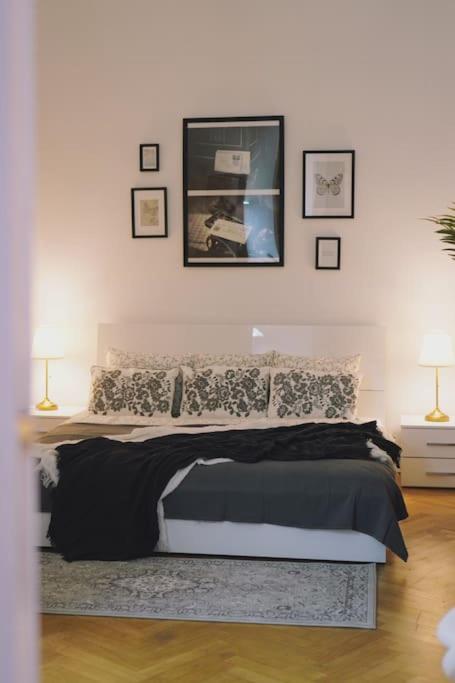 NEW! Mucha 3BDR Flat in HEART of the City Center