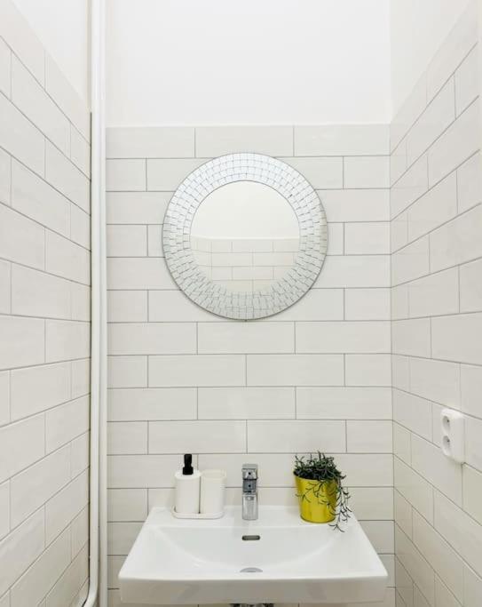 NEW! Mucha 3BDR Flat in HEART of the City Center