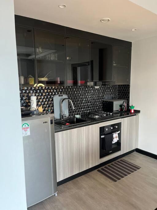 Airy upmarket 2br apartment in Westlands. view 3