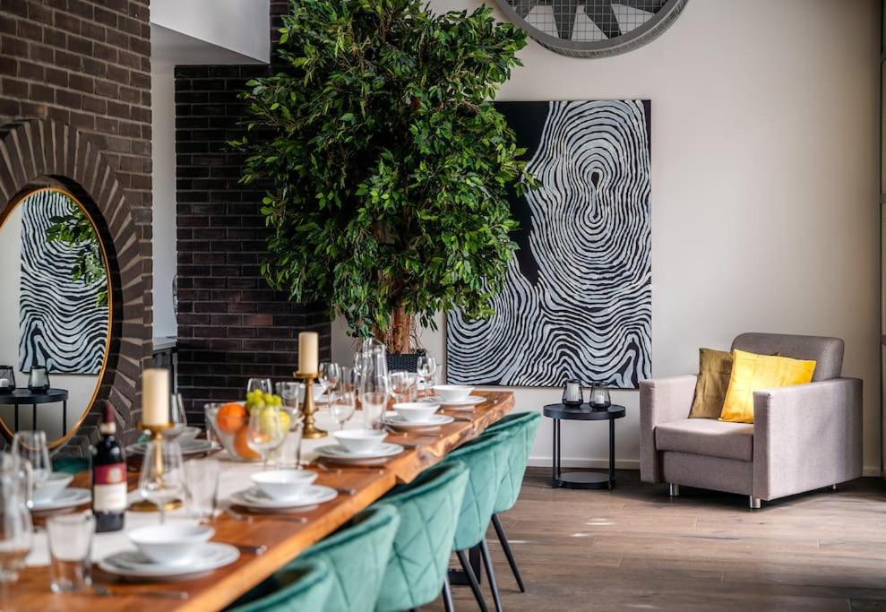 5BR+2Bath Old Town Loft Luxe Brickhouse, A/C