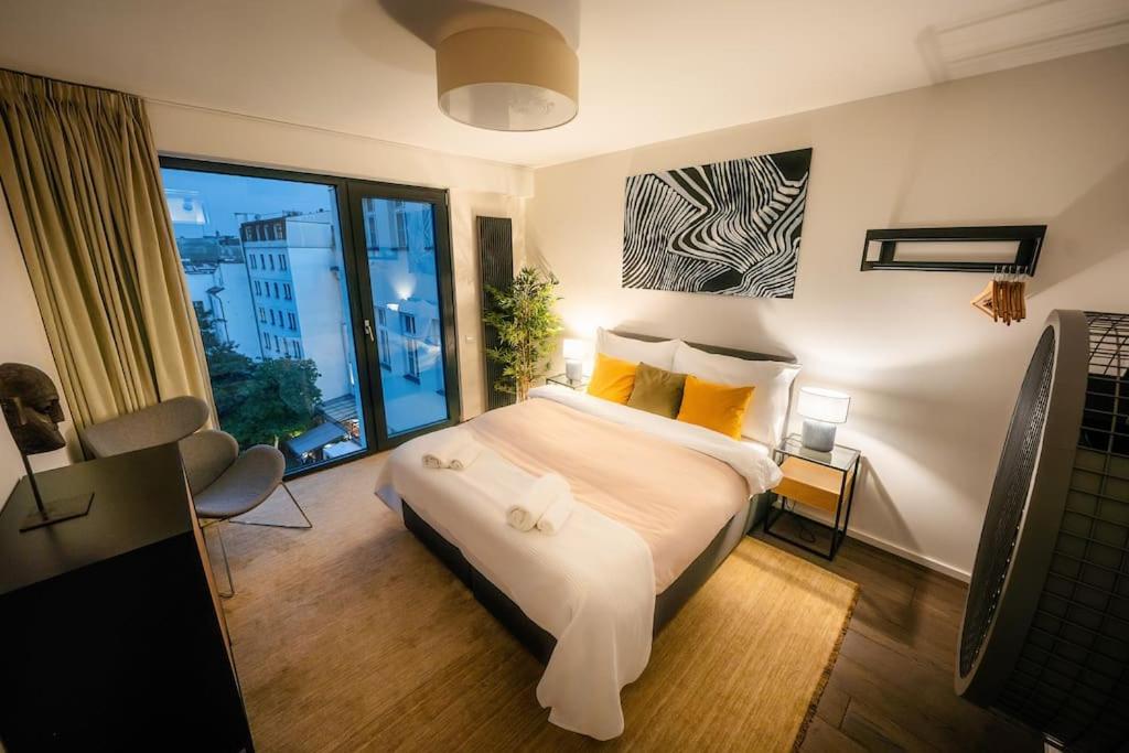 5BR+2Bath Old Town Loft Luxe Brickhouse, A/C