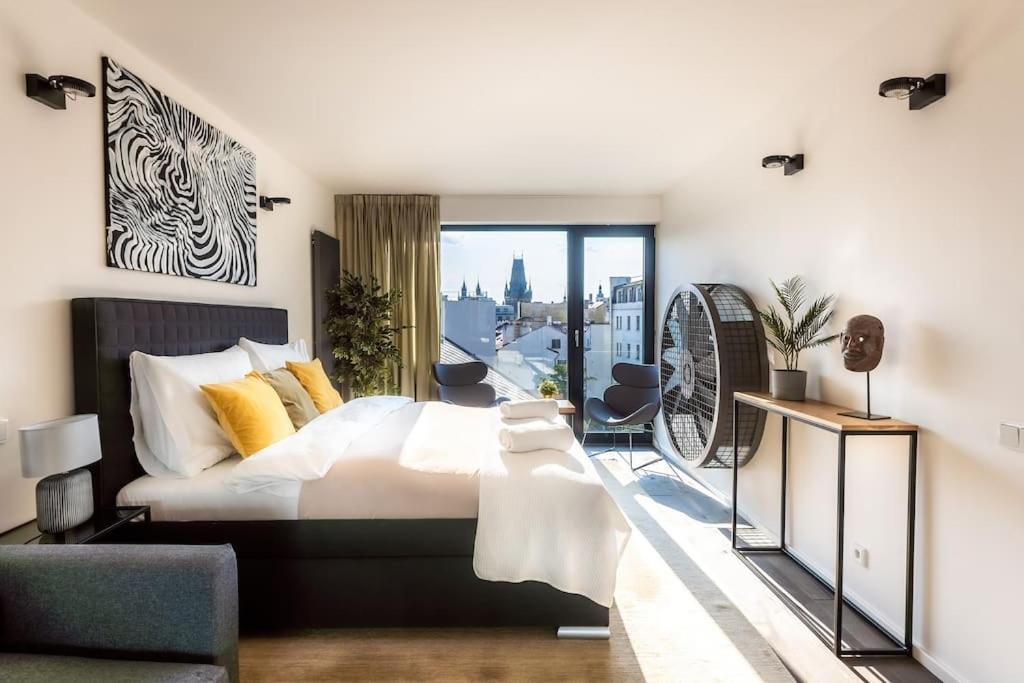 5BR+2Bath Old Town Loft Luxe Brickhouse, A/C