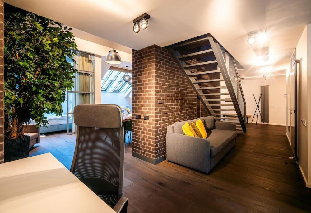 5BR+2Bath Old Town Loft Luxe Brickhouse, A/C