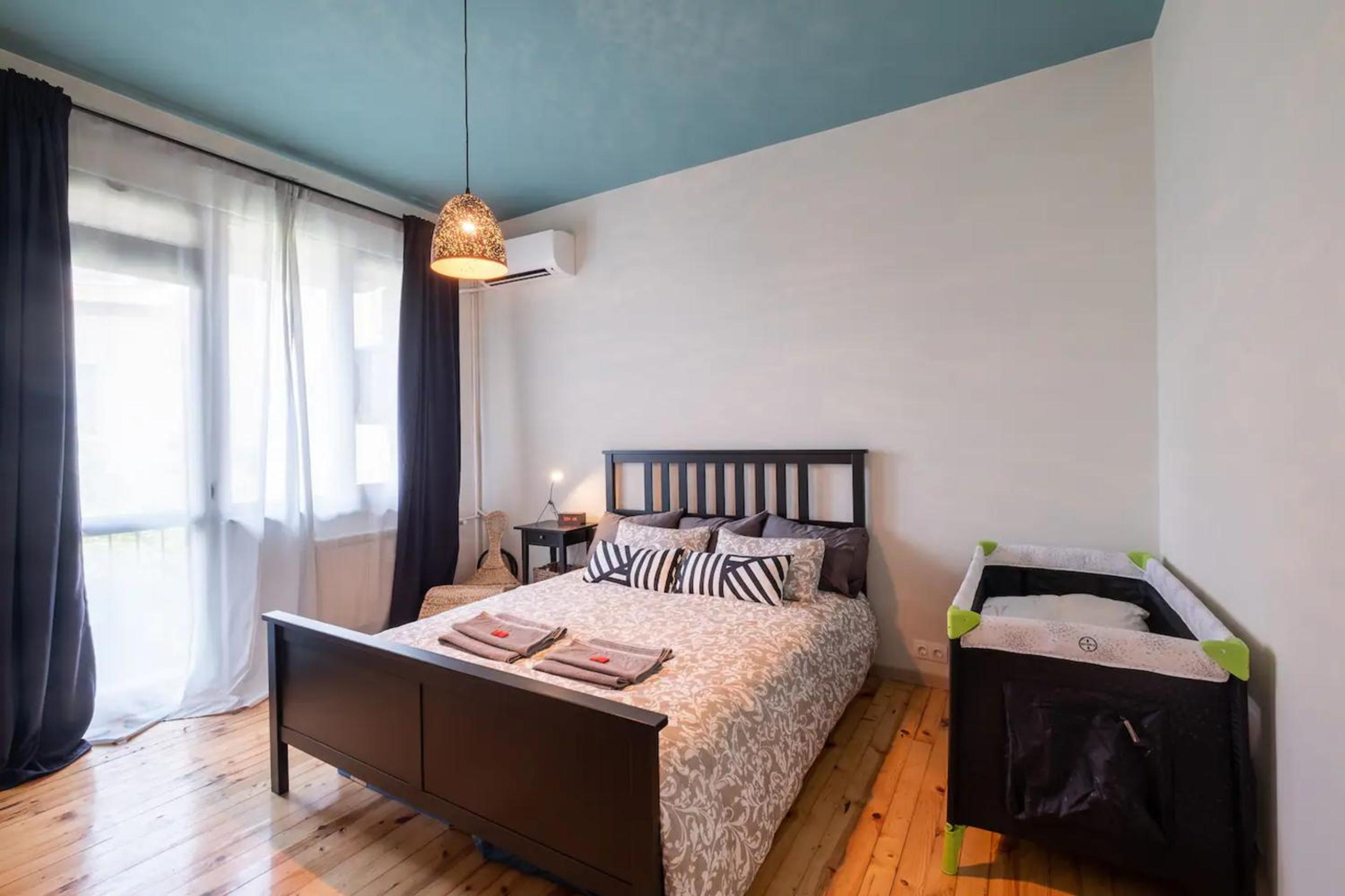 Orange friendly apartment near Vitosha blvd