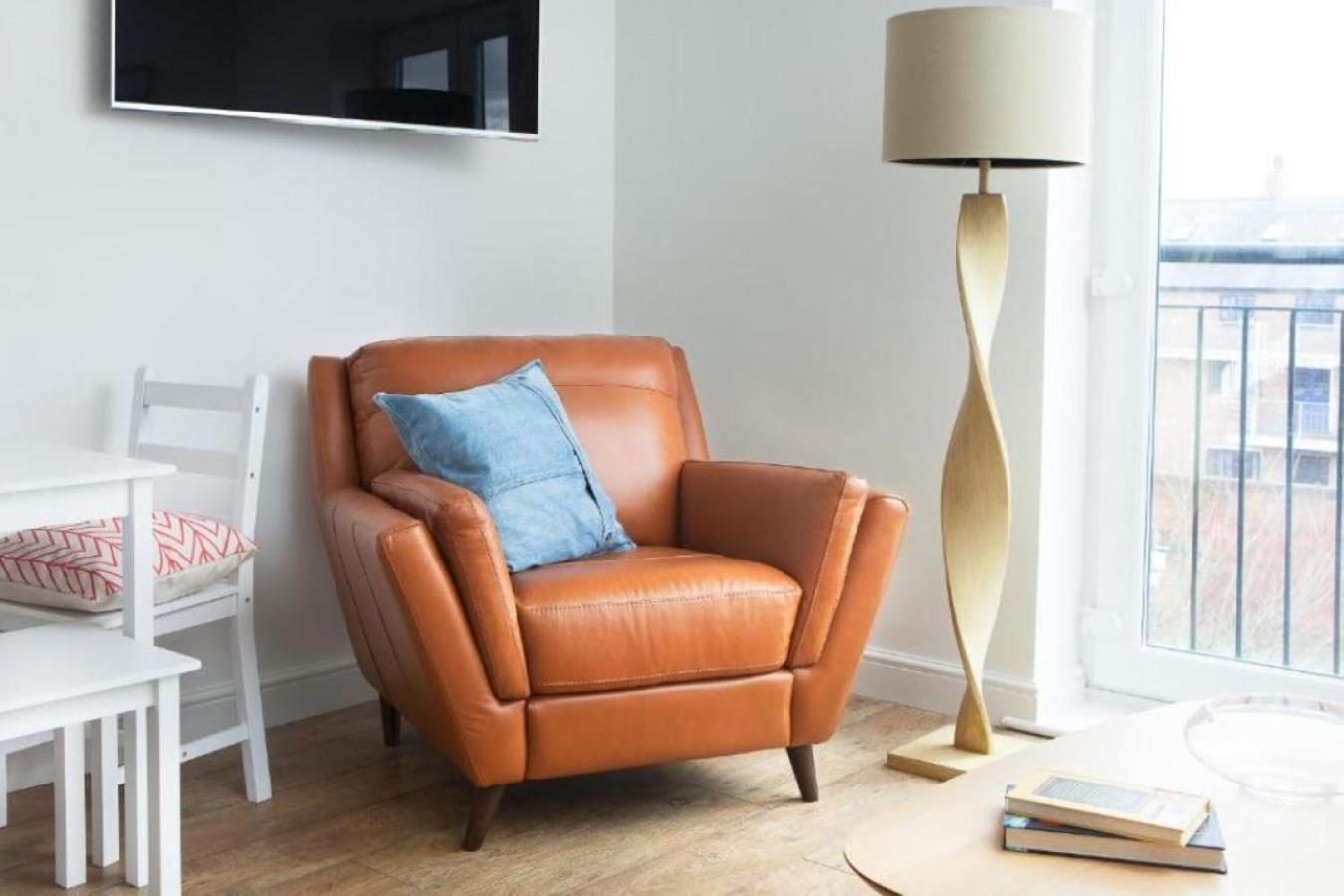 Stunning Flat in Hull's Vibrant Fruit Market & Marina view 4