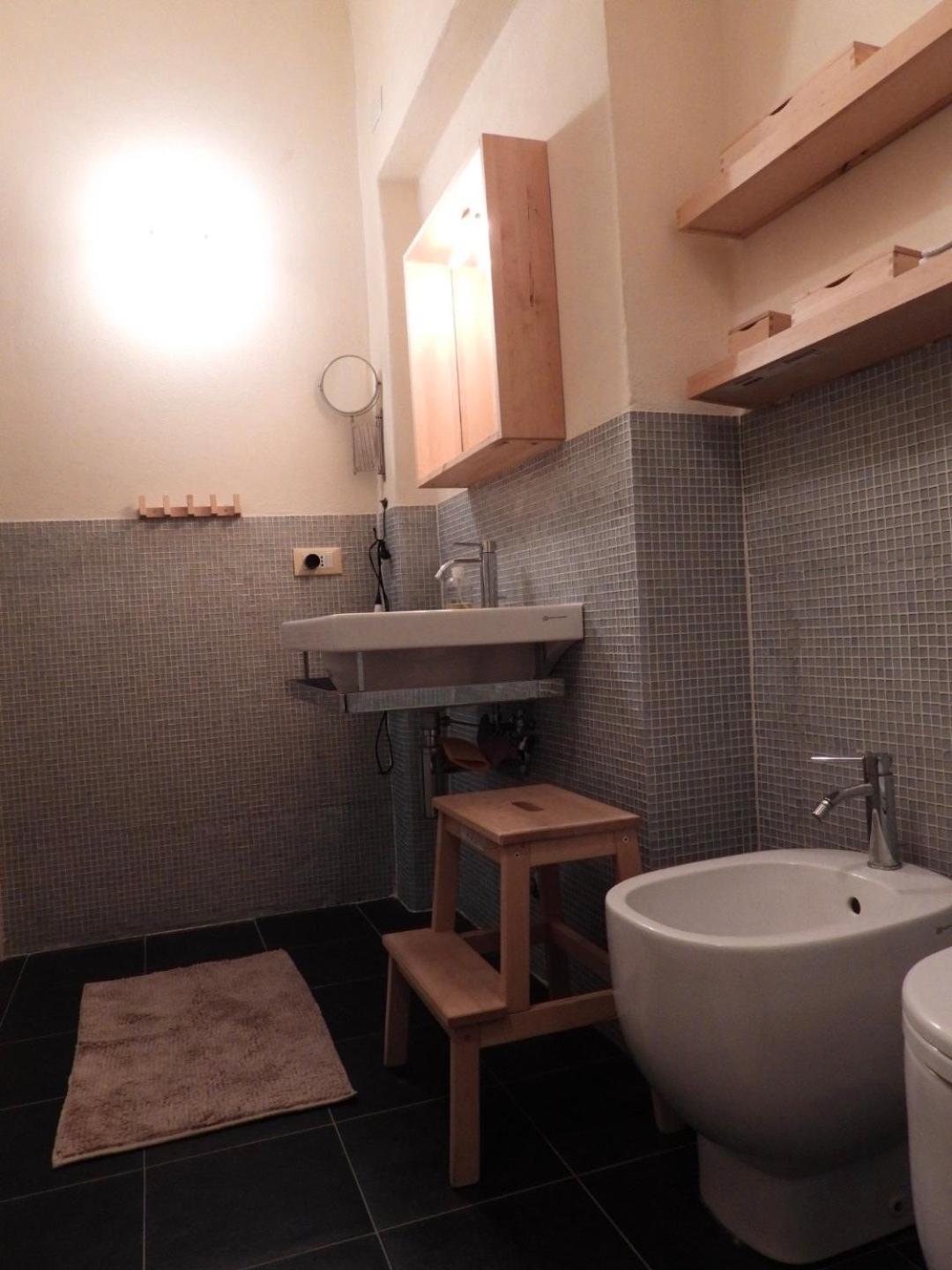 casa bubo en Albenga — bathroom