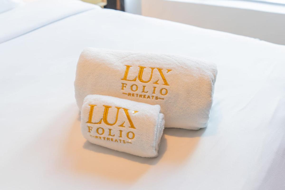 LUXFolio Retreats - Fantastic Location - Marina