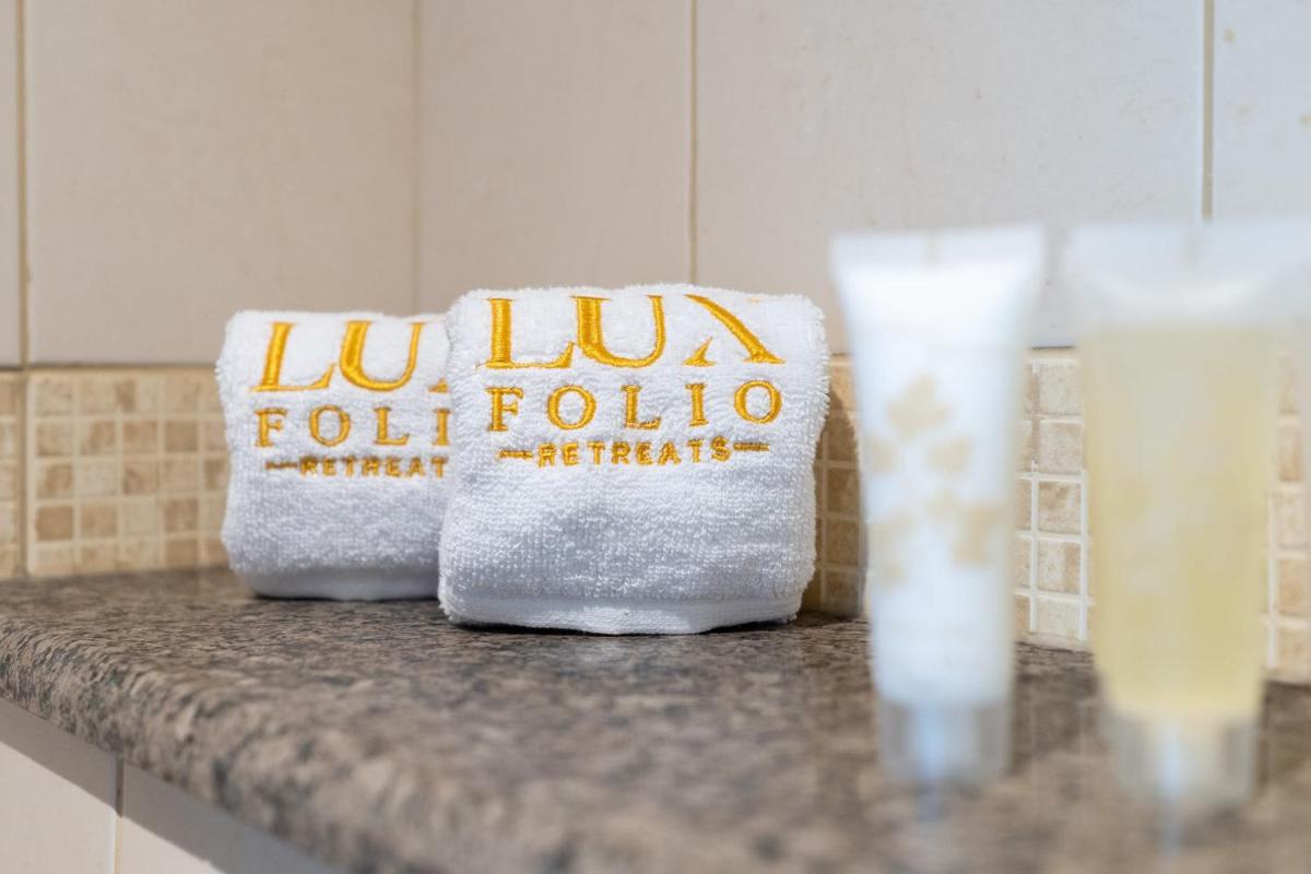 LUXFolio Retreats - Fantastic Location - Marina