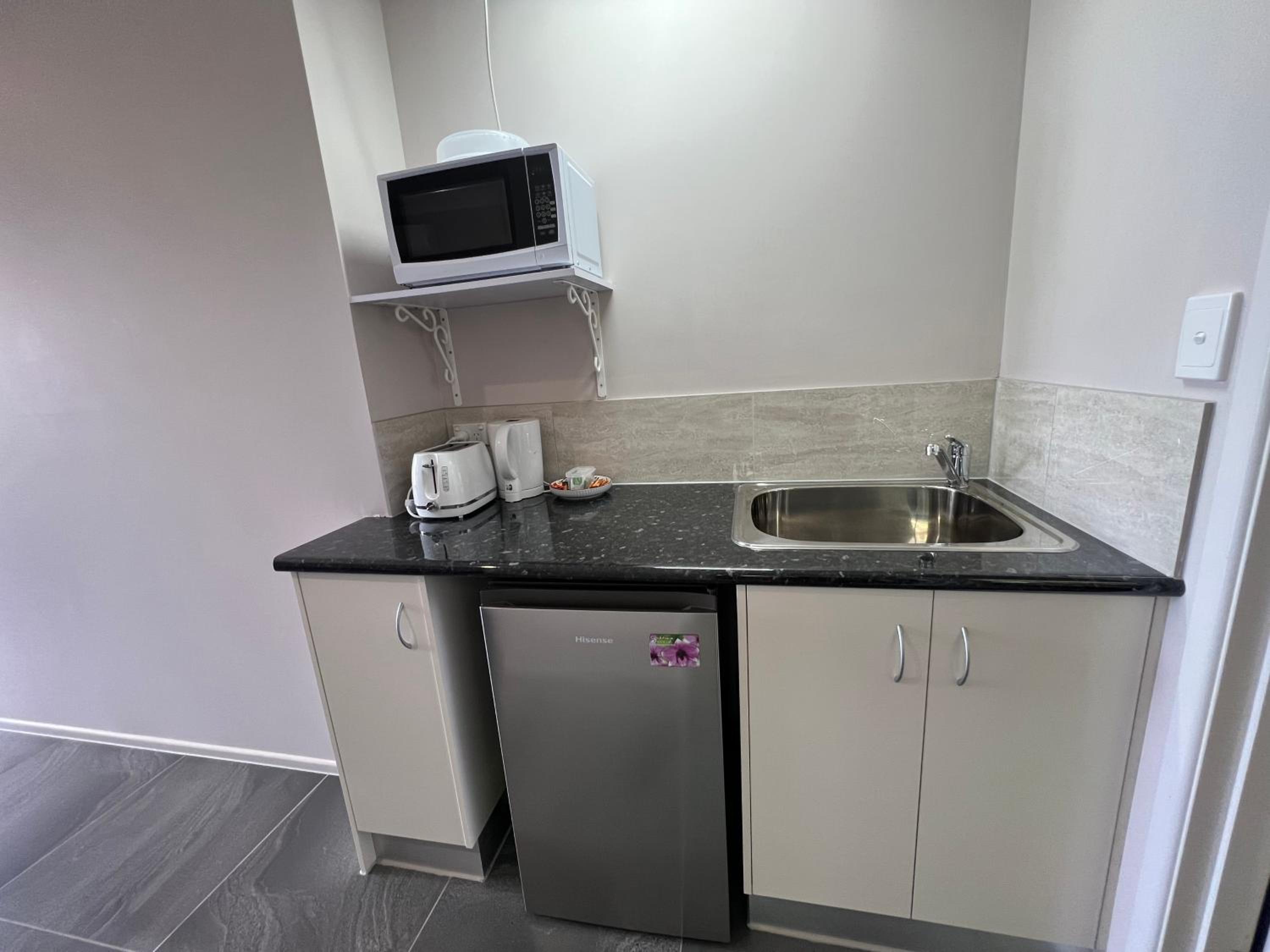 The Orchid Suite - 2 Bed 1 Bath Apartment in Cooktown