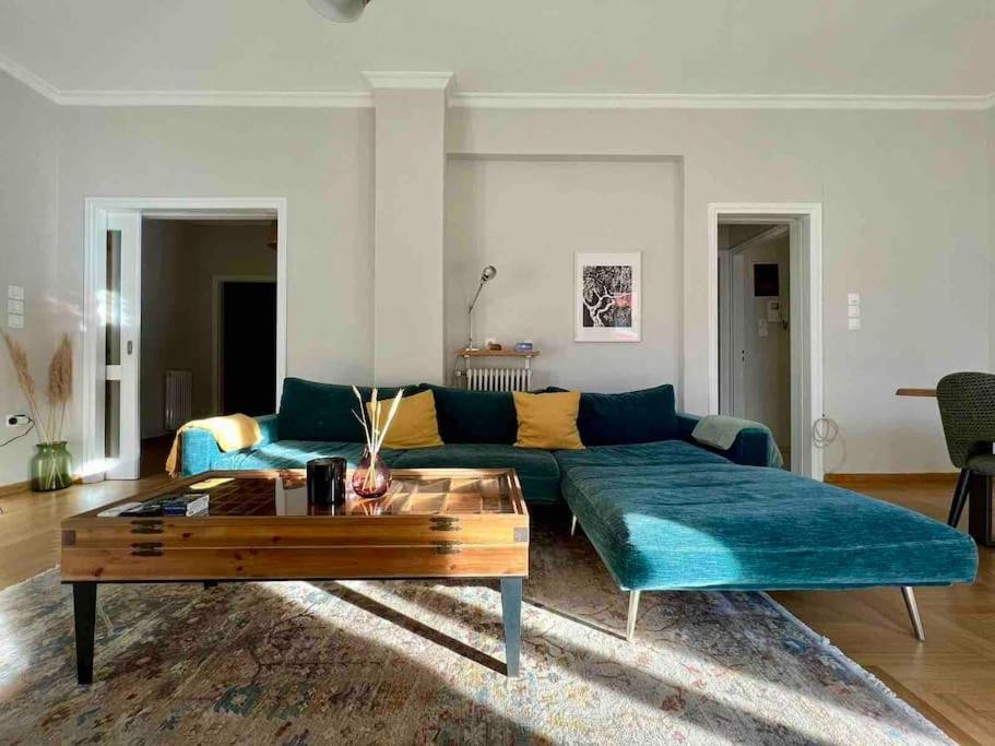 Spacious 2BDs Apt With Acropolis View In Center