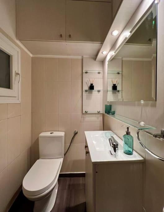 Spacious 2BDs Apt With Acropolis View In Center