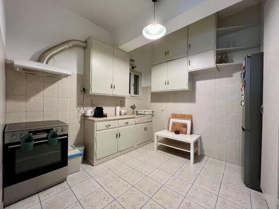 Spacious 2BDs Apt With Acropolis View In Center