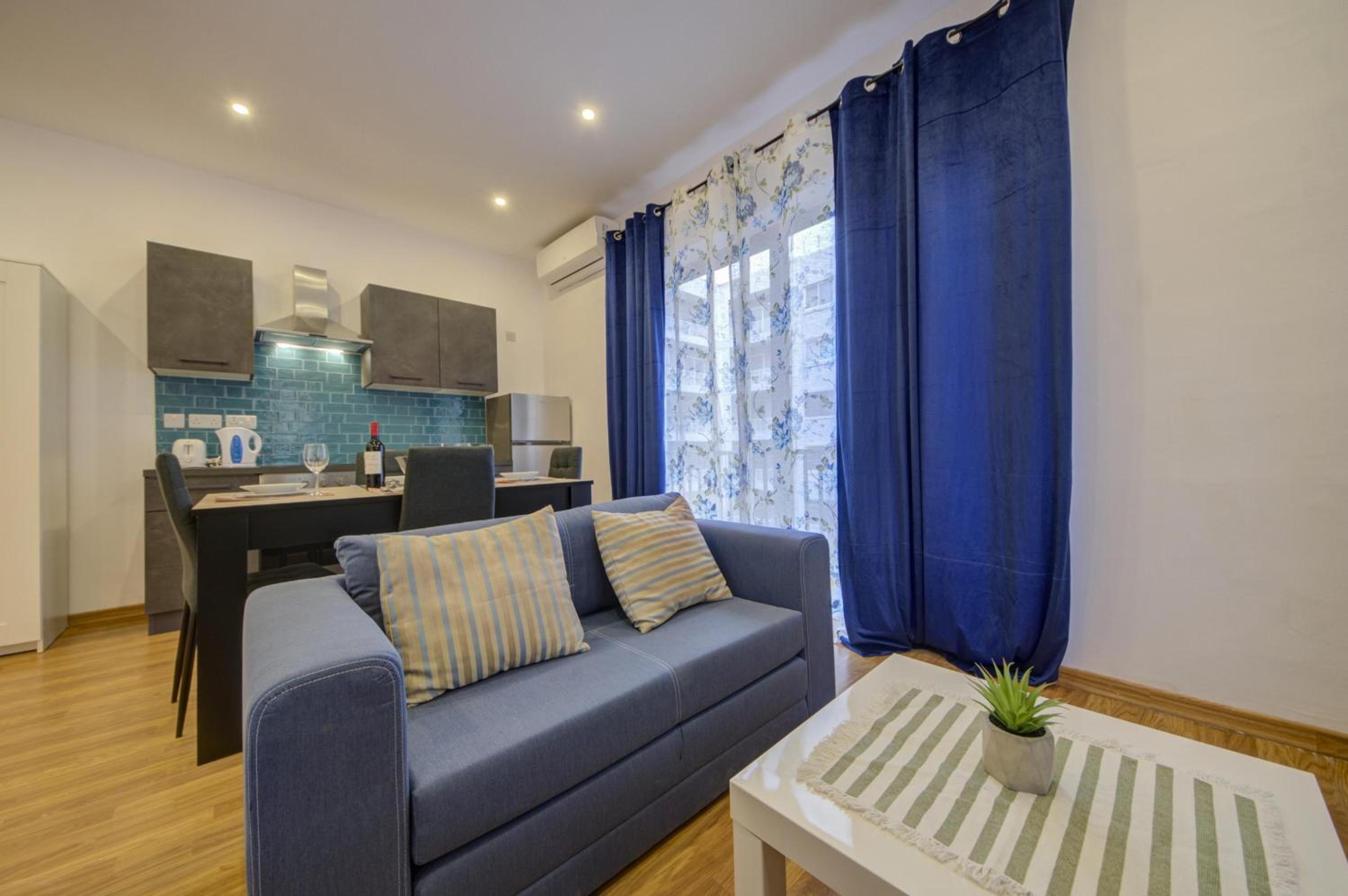 Modern Apartments in Sliema Centre Walk to Seafront, WiFi & AC view 3