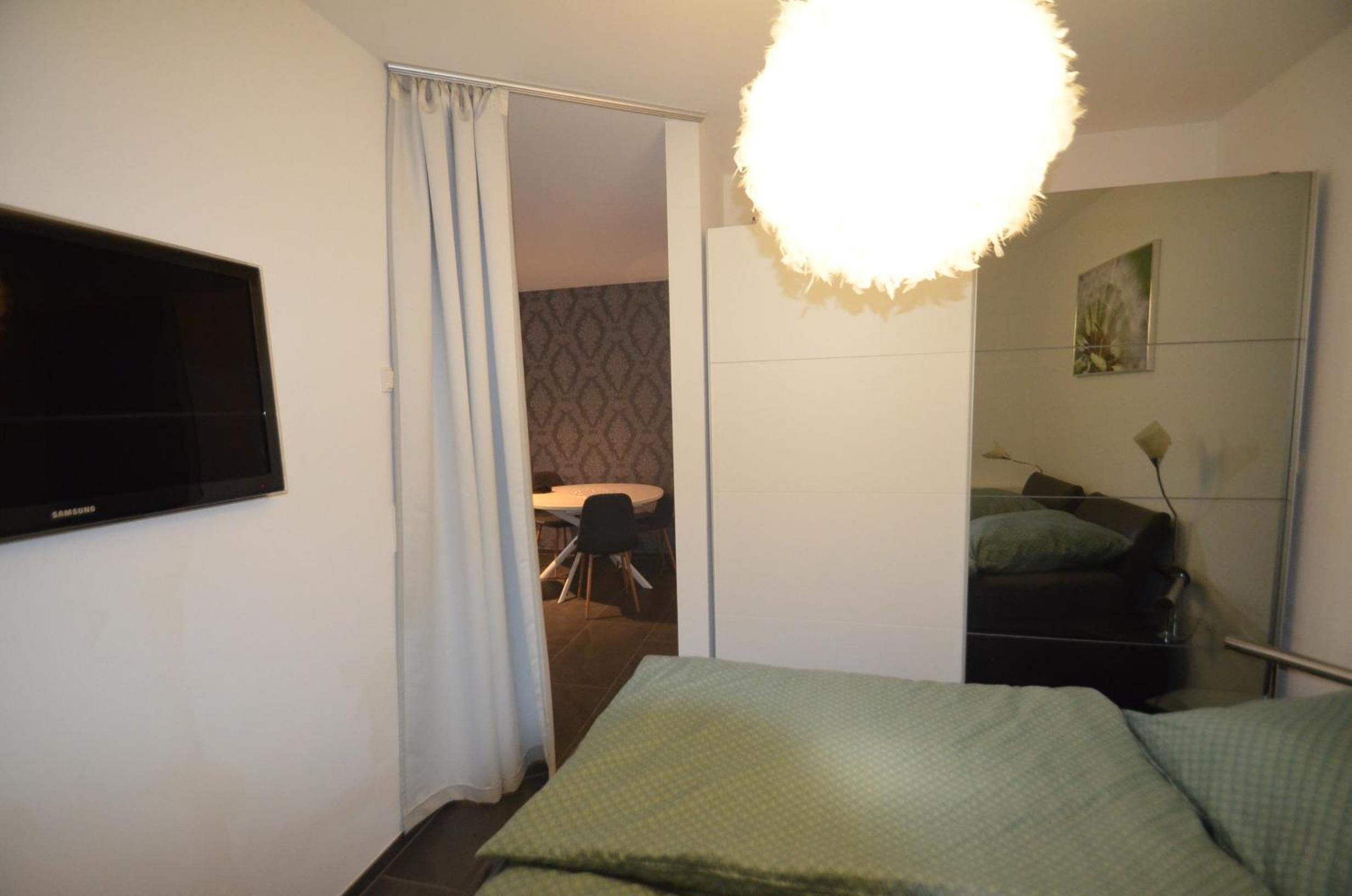 EG Ferienwohnung Merzig Stadt 60 qm PKW Stellplatz im Innenhof