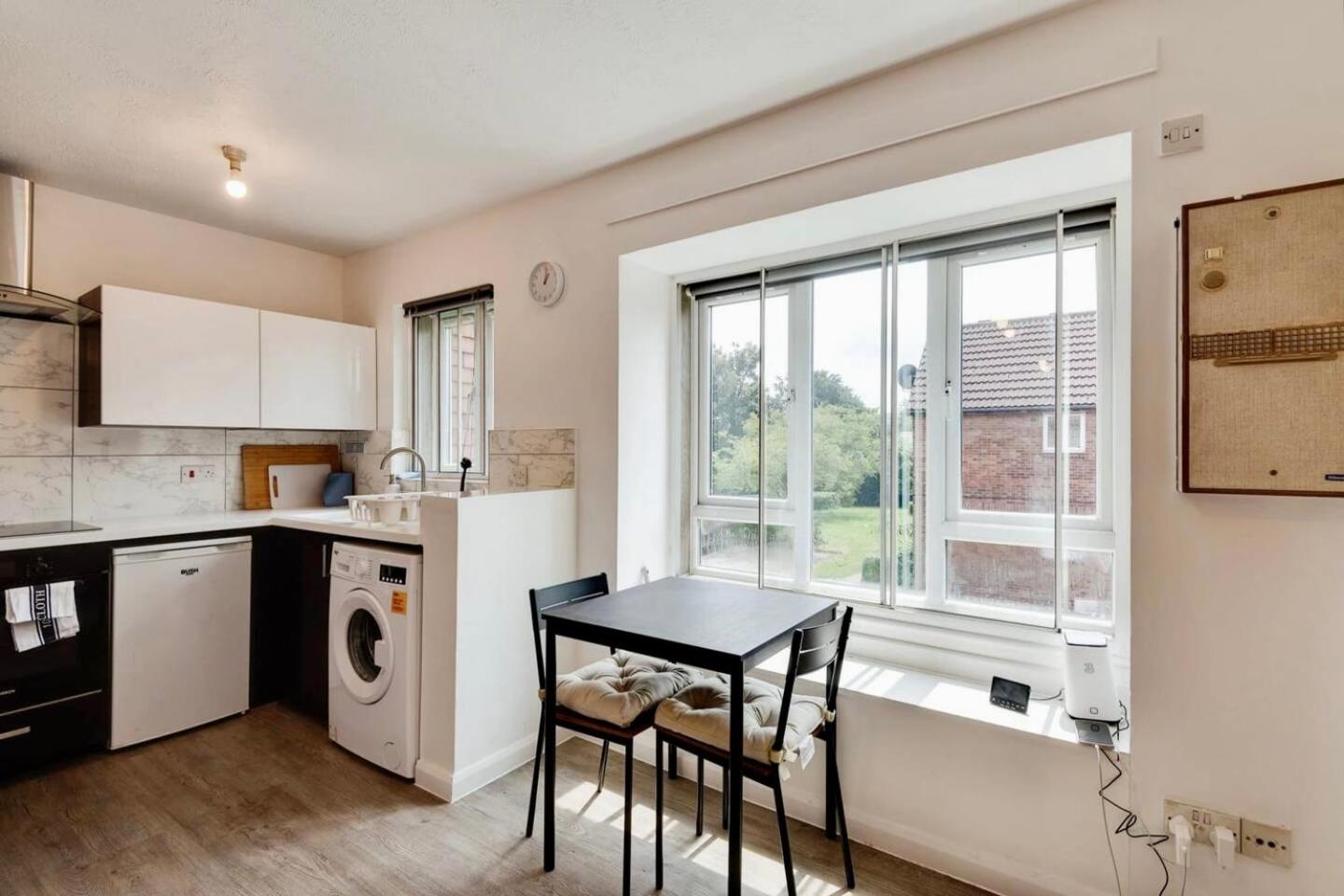 Remarkable 1-Bed Studio in Hayes view 5