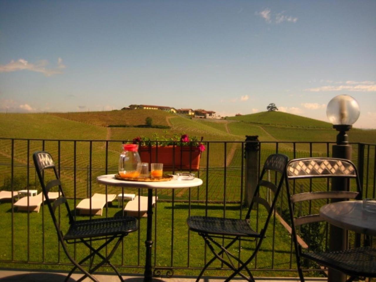 Red Wine Camere view 3
