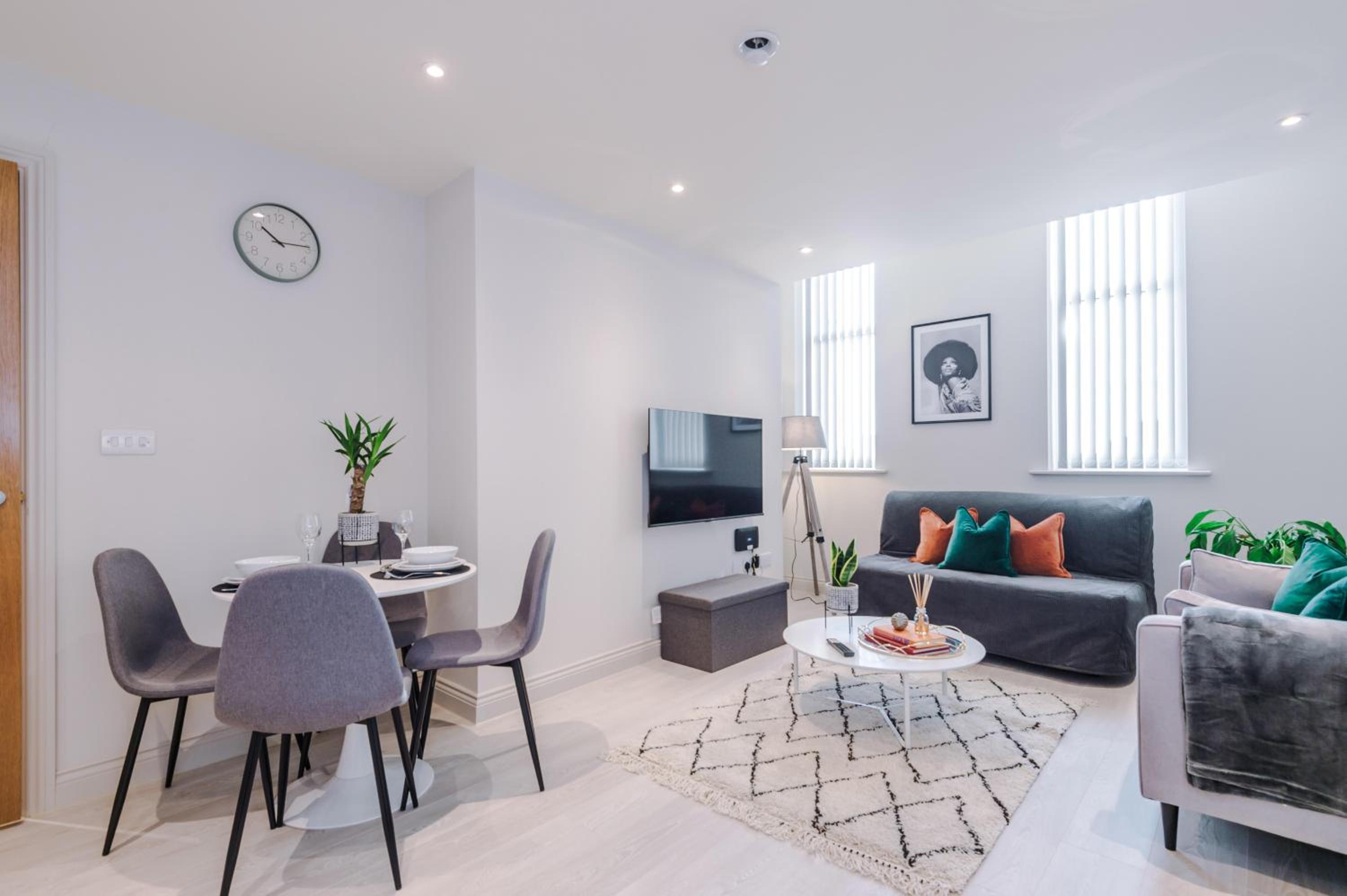 Beautifully Furnished Leeds Home Sleeps 5 view 5