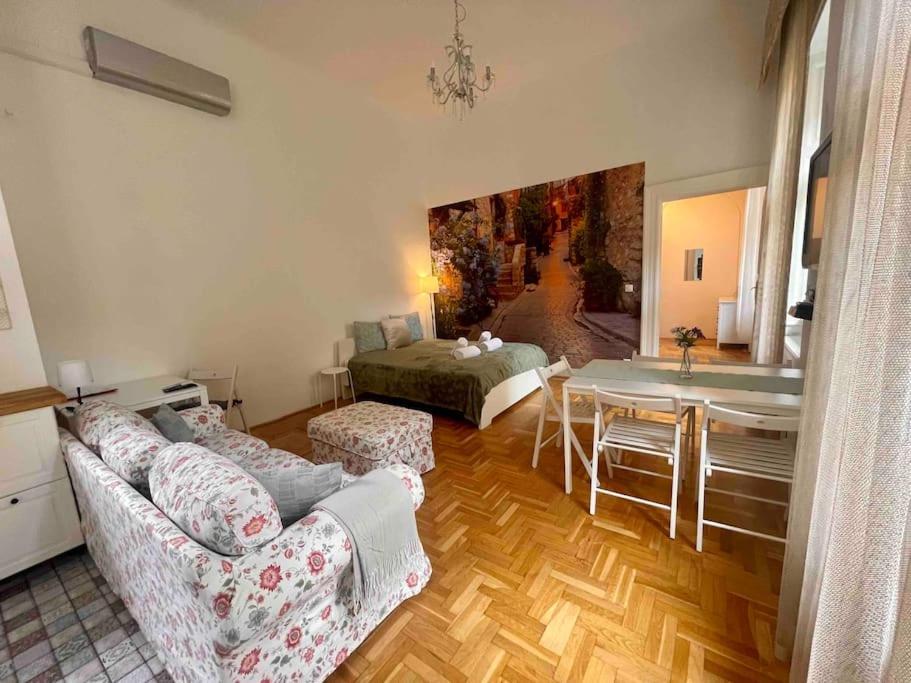 Knézits Spacious AC Terrace Free Parking view 2