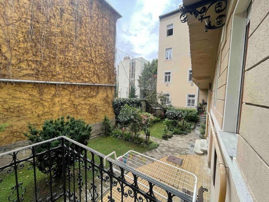 Knézits Spacious AC Terrace Free Parking view 4