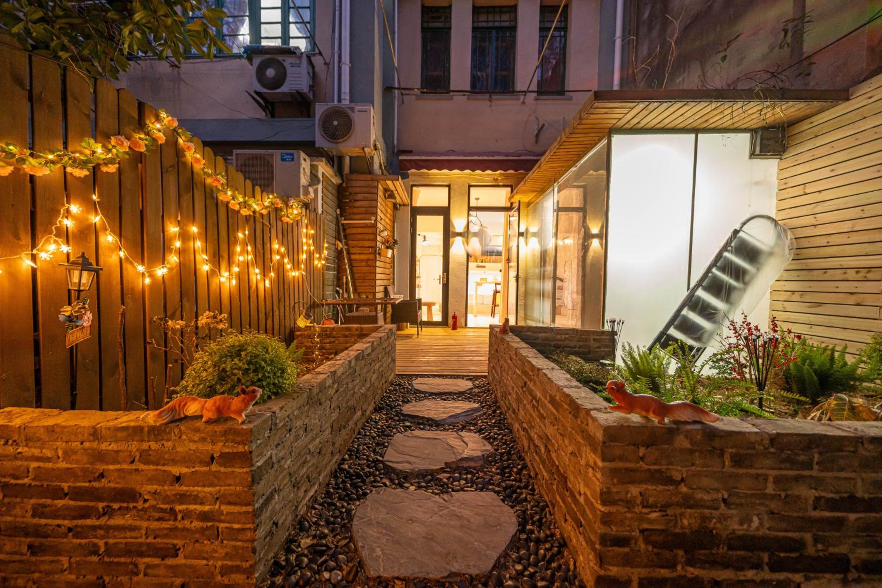 Shanghai Party Garden B&B